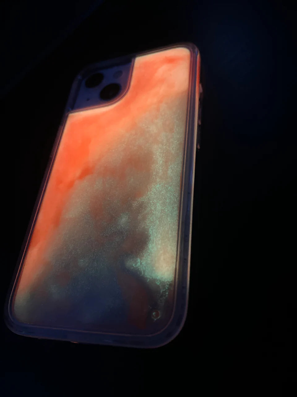 Glow-in-the-dark quicksand case